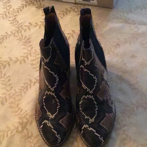Madewell The Regan Boot in Snake Print Leather - Picture 4 of 5